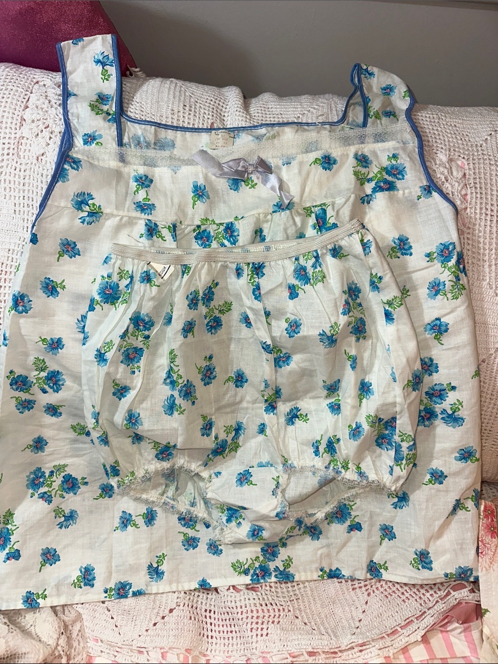 Vintage Floral Two-Piece Cotton Set in Blue 2 sets - Picture 4 of 9